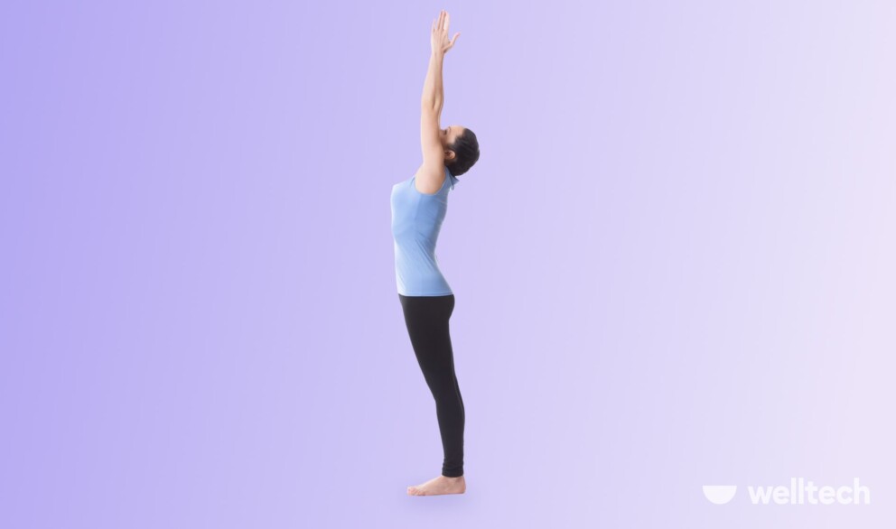 a woman is doing Extended Mountain Pose (Urdhva Hastasana)_yoga for lats and traps