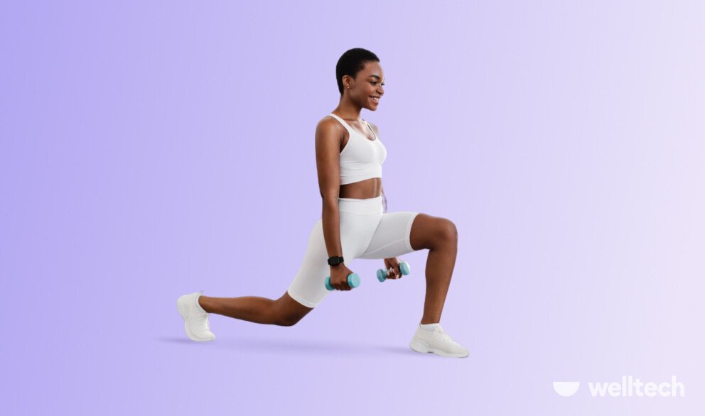 a black woman in white sportswear is doing lunges with dumbbells_yoga sculpt