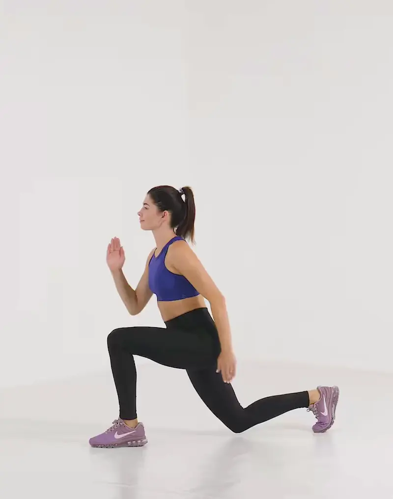 a woman is performing cardio legs workout, doing Alternating Lunge Jump